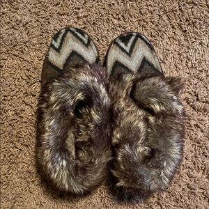 Cozy Faux Fur Slippers - Brown